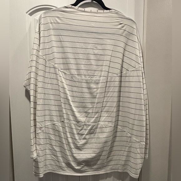 Lululemon quarter sleeve T-shirt - Picture 2 of 3